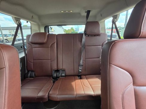 Used 2020 Chevrolet Suburban Premier AWD/4WD image 34