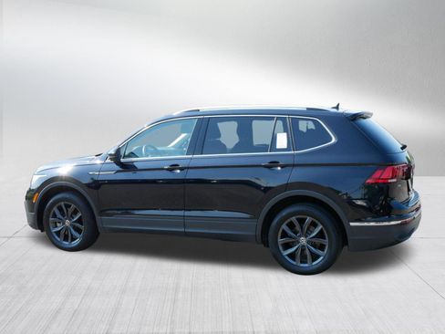 Certified 2023 Volkswagen Tiguan SE w/ Panoramic Sunroof Package AWD/4WD image 4