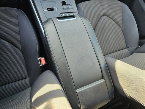 Used 2022 Toyota Highlander LE image 29