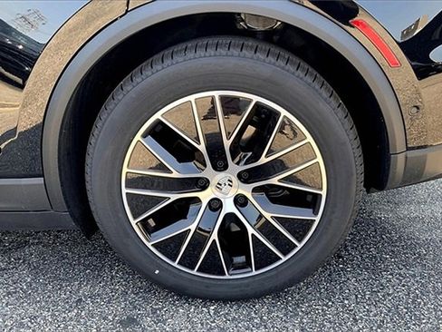 Used 2025 Porsche Macan Electric image 16