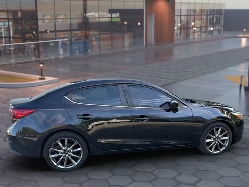 Used 2018 MAZDA MAZDA3 Touring FWD image 19