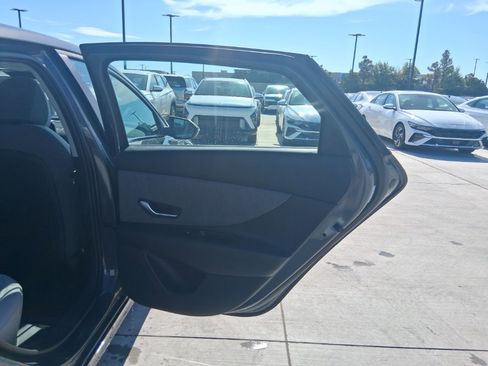 New 2025 Hyundai Elantra Limited image 12