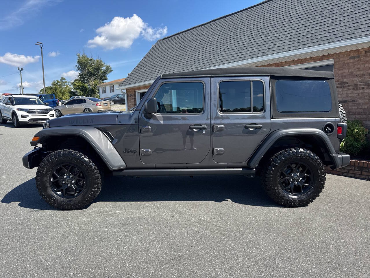 Used 2024 Jeep Wrangler Unlimited Sport AWD/4WD image 15
