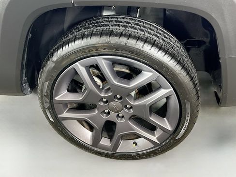 Used 2021 Jeep Renegade Latitude AWD/4WD image 32