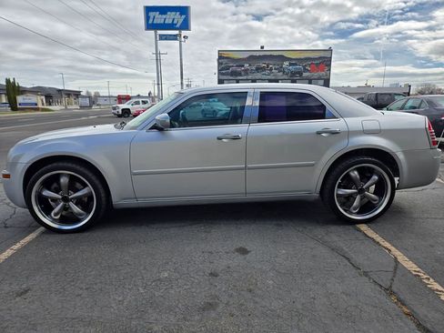 Used 2006 Chrysler 300 Touring image 4