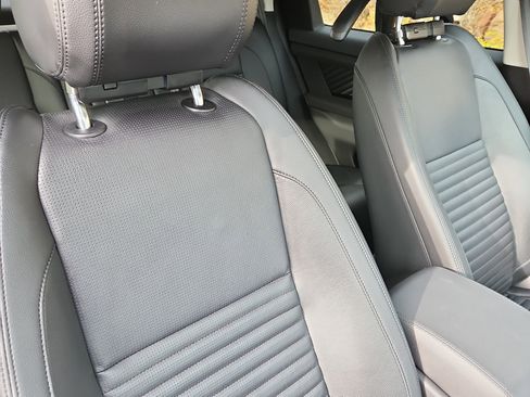 Used 2023 Land Rover Discovery Sport SE image 20