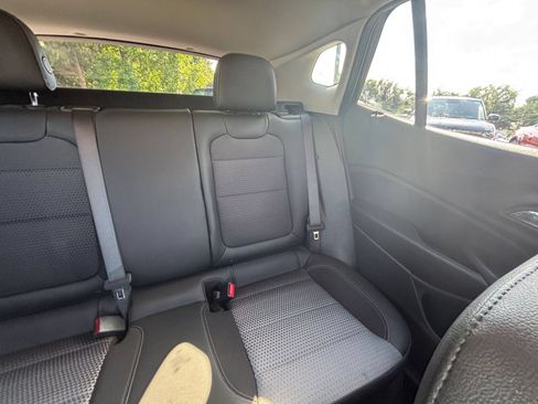 Used 2025 Chevrolet Trax LT FWD image 37