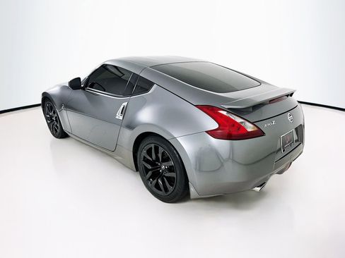 Used 2017 Nissan 370Z Coupe RWD image 6