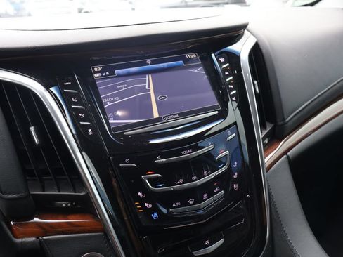 Used 2017 Cadillac Escalade Luxury RWD image 19