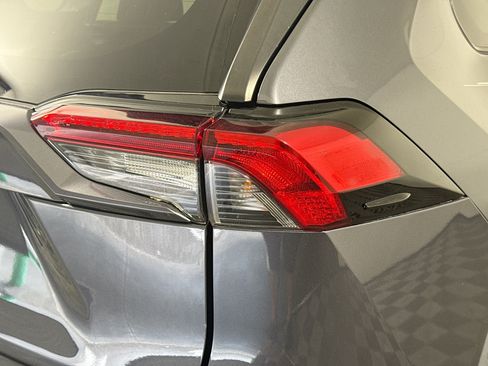 Used 2022 Toyota RAV4 XLE AWD/4WD image 34