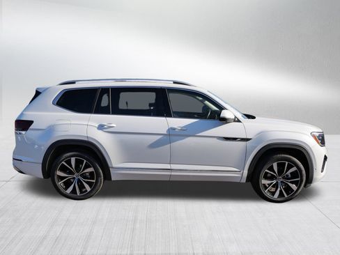 Certified 2025 Volkswagen Atlas SEL Premium R-Line image 8