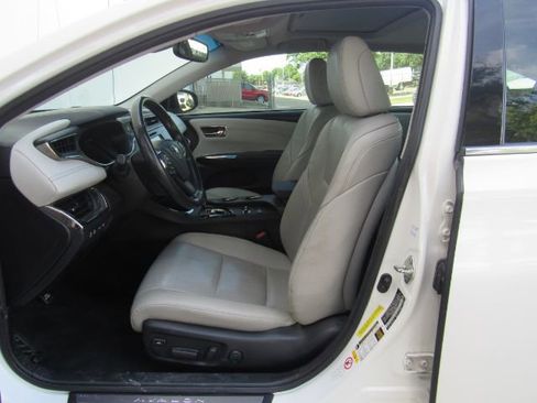 Used 2018 Toyota Avalon Limited image 12