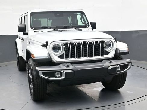 Used 2025 Jeep Wrangler Sahara image 11