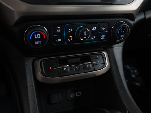 Used 2023 GMC Acadia Denali w/ Denali Ultimate Package AWD/4WD image 23