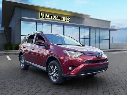 Used 2018 Toyota RAV4 XLE image 1