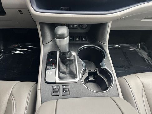Used 2018 Toyota Highlander XLE AWD/4WD image 33
