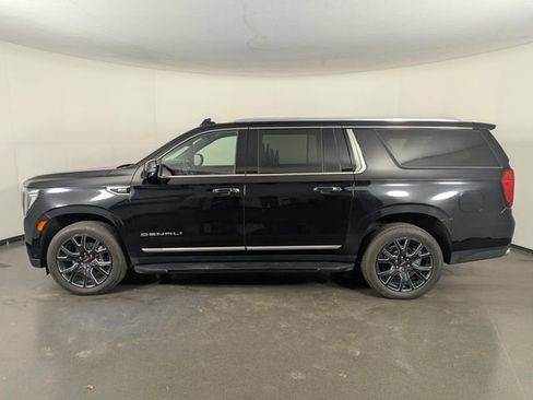 Used 2023 GMC Yukon XL Denali w/ Advanced Technology Package image 5