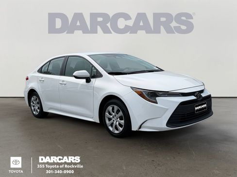 Used 2025 Toyota Corolla LE FWD image 1