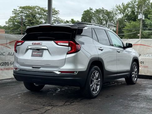 Used 2022 GMC Terrain SLT image 9
