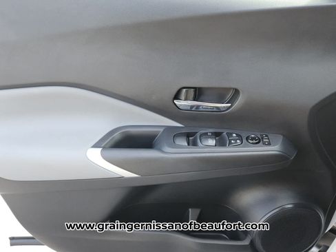Used 2024 Nissan Kicks SR w/ SR Premium Package FWD image 16