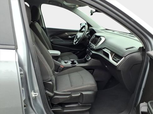 Used 2024 GMC Terrain SLE image 16