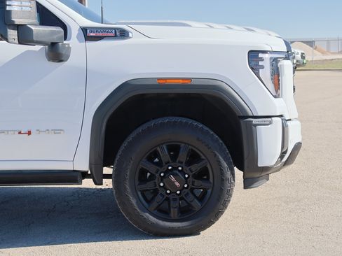 Used 2024 GMC Sierra 2500 AT4 w/ AT4 Premium Plus Package image 10