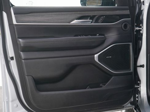 Used 2023 Jeep Wagoneer L Series II w/ Premium Group I image 24