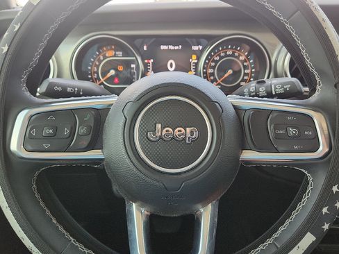 Used 2023 Jeep Wrangler Unlimited Sahara AWD/4WD image 19