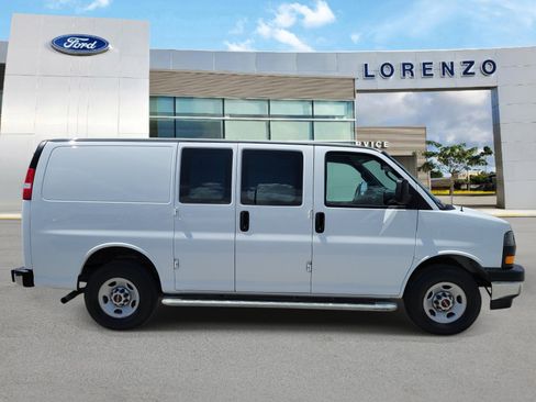 Used 2024 GMC Savana 2500 w/ Driver Convenience Package RWD image 4