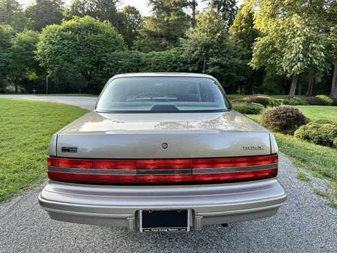Used 1996 Buick Century Sedan FWD image 9