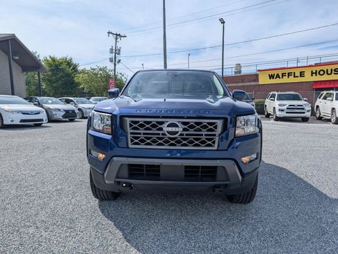 Used 2022 Nissan Frontier SV AWD/4WD image 2