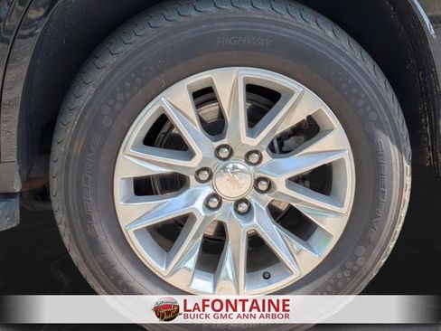 Used 2024 Chevrolet Tahoe Premier AWD/4WD image 31