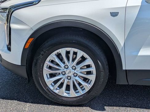 Used 2024 Cadillac XT4 Luxury w/ Cold Weather Package FWD image 12