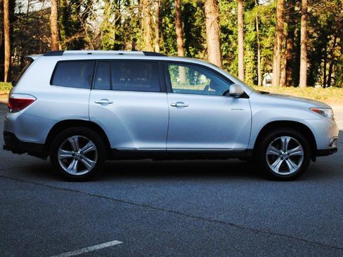 Used 2013 Toyota Highlander Limited image 25