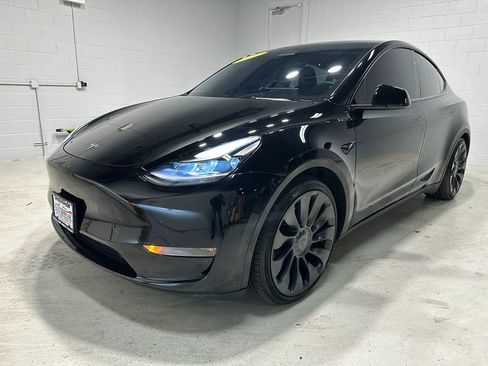 Used 2024 Tesla Model Y Performance image 18
