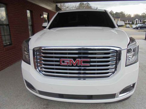 Used 2019 GMC Yukon SLT w/ Premium Edition image 3