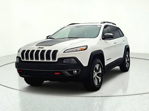 Used 2017 Jeep Cherokee Trailhawk w/ Comfort & Convenience Group AWD/4WD image 2