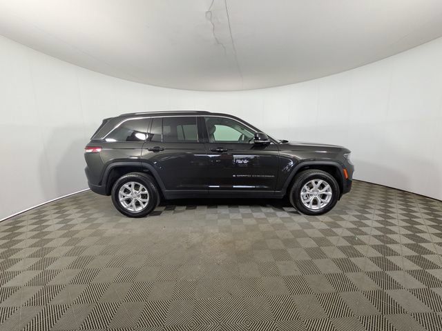 Used 2024 Jeep Grand Cherokee Limited AWD/4WD image 38