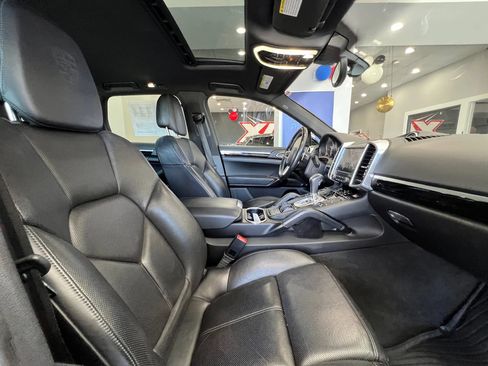 Used 2017 Porsche Cayenne AWD/4WD image 20