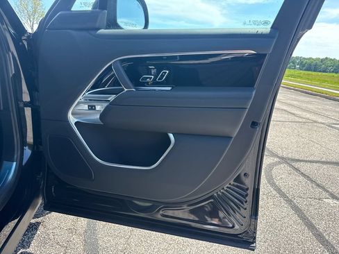 New 2026 Land Rover Range Rover Long Wheelbase SE AWD/4WD image 15