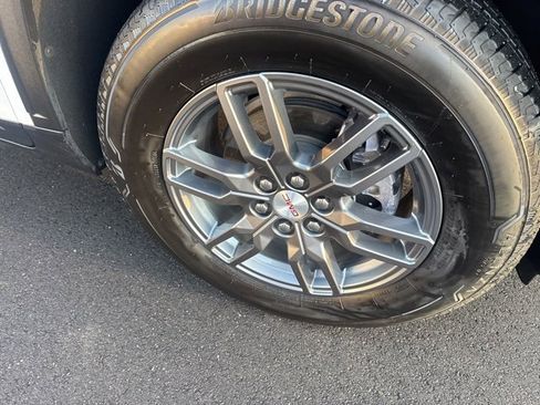 Used 2025 GMC Acadia Elevation image 30