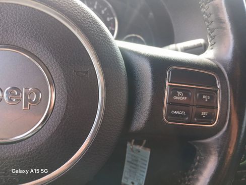 Used 2015 Jeep Wrangler Unlimited Sahara w/ Connectivity Group AWD/4WD image 28