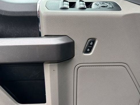 Used 2020 Ford F150 XLT image 11