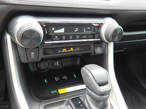 Certified 2025 Toyota RAV4 LE FWD image 22