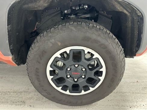 Used 2025 Toyota Tacoma TRD Off-Road image 60