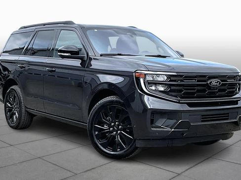 Used 2025 Ford Expedition Platinum w/ Stealth Appearance Package image 3