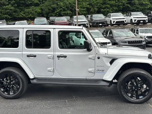 Certified 2023 Jeep Wrangler Unlimited Sahara w/ Cold Weather Group AWD/4WD image 4
