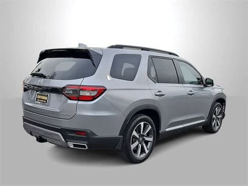 Used 2025 Honda Pilot Touring image 8