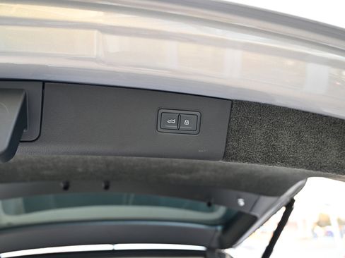 Used 2022 Bentley Bentayga image 46