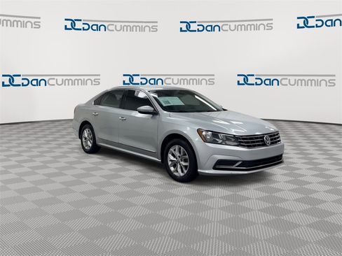 Used 2016 Volkswagen Passat 1.8T S image 2